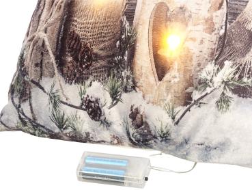Preview: Coussin décoratif à motif hivernal - Lumière LED effet bougies sans risque d‘incendie - 45x45 cm - Fonctionne à piles