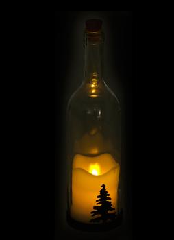 Preview: Deko-Glasflasche mit LED-Kerze - sichere flackernde Flamme & Timer - energiesparendes Winter-Licht - Tannen-Motiv - Ø 7,7xH 29,5 cm