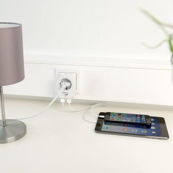 Preview: 2er-Set Steckdose mit 2x USB-Ladeport 2.1A Überspannungsschutz, Swiss Edition