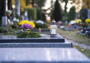 Preview: 4er-Set flackernde LED-Grablicht-Kerzen, leuchtet Tag & Nacht, weiss