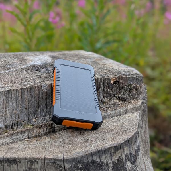 Batterie externe solaire 8000 mAh IP65 – 2x USB-A, éclairage LED – station de charge outdoor robuste pour smartphones et tablettes