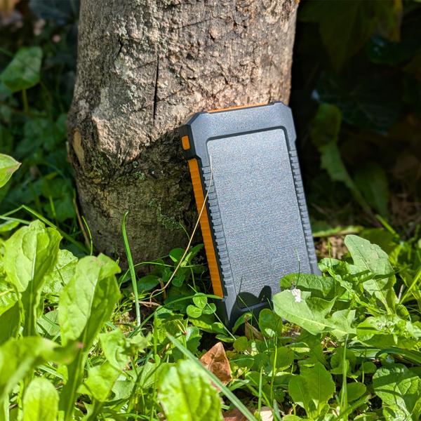 Batterie externe solaire 8000 mAh IP65 – 2x USB-A, éclairage LED – station de charge outdoor robuste pour smartphones et tablettes