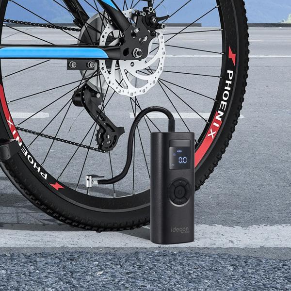 Akku Kompressor - Mobile Luftpumpe für Reifen & Bälle - 150 psi - 4.000 mAh Akku - LCD-Display - LED-Licht - inkl. Adapterset