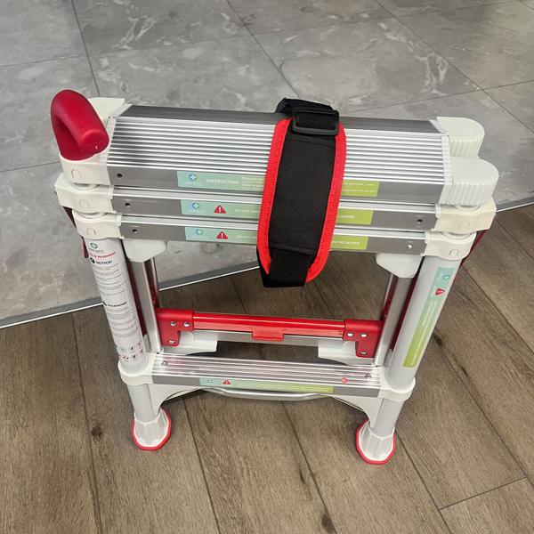 Robust 4-step telescopic double step ladder: a stable foldable stepladder for professionals & DIY users