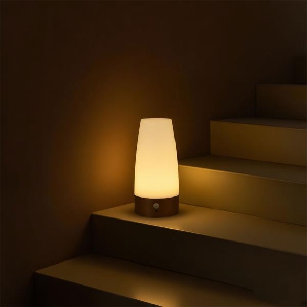 Elegante lampada da tavolo LED con sensore di movimento - Lampada da corridoio senza fili con luce bianca calda - Ideale come luce notturna in camera da letto