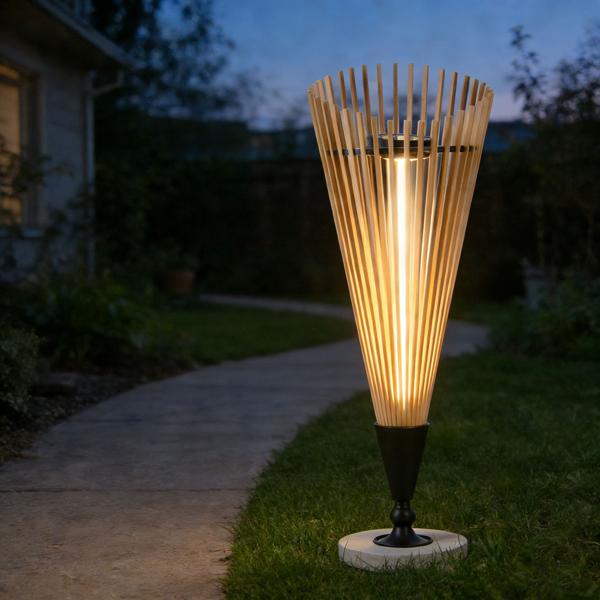 Dekorative Solar-Laterne 60cm aus Bambus: Moderne Solarleuchte für den Garten mit stimmungsvollem Licht, wetterfest IP44