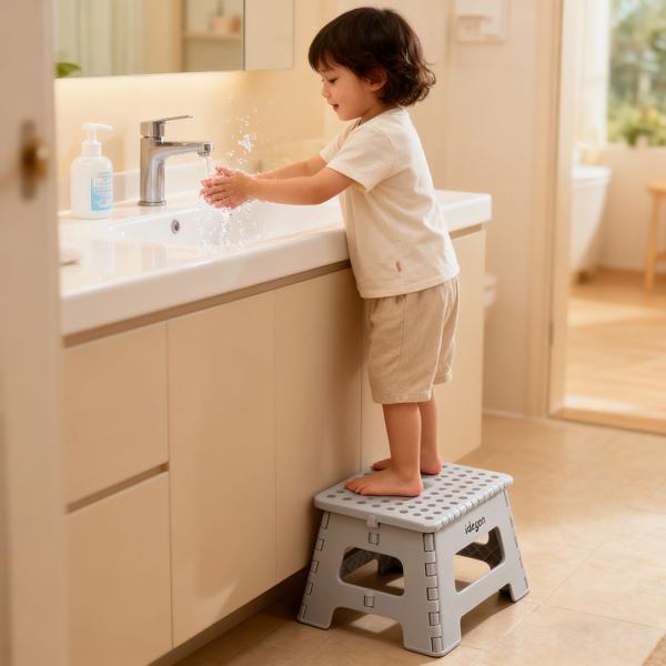 2 marchepieds pliants robustes – supportent jusqu’à 150 kg – peu encombrants, pratiques pour cuisine, salle de bains, caravane et plus