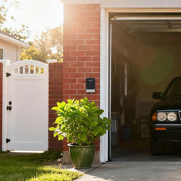 Key lock box with illuminated 4-digit code; extra secure key hiding place for wall mounting; weatherproof thanks to protective cover
