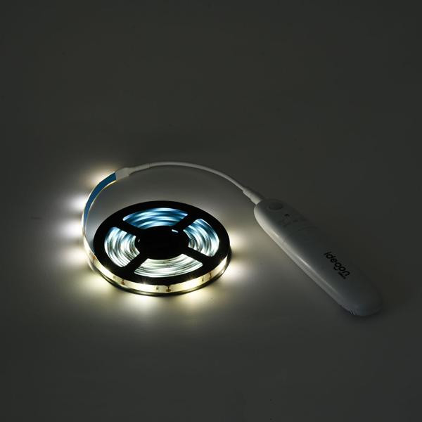 Set di 2 strisce LED da 3 m bianco caldo con sensore di movimento e funzionamento a batteria – nastro luminoso autoadesivo, striscia luce notturna, 90 LED, 5 W