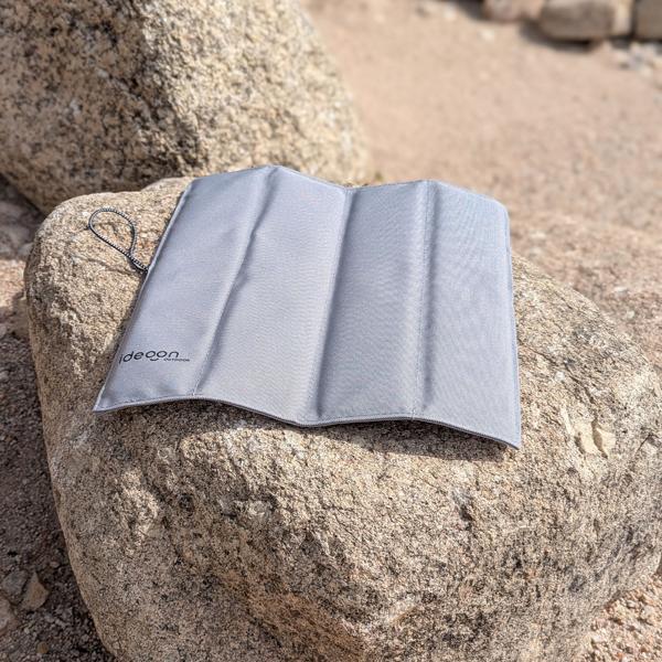 Faltbares Sitzkissen für Unterwegs - Outdoor Thermokissen Grau aus robustem Oxford-Stoff - Wasserdicht & Isolierend für Wandern, Camping, Stadion & Kita