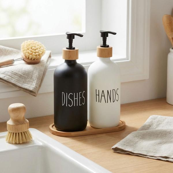 Seifen- und Spülmittelspender Set mit Bambus Tablett, 2x 500 ml - Pumpspender (Hands/Dishes) für optimale Küchenorganisation