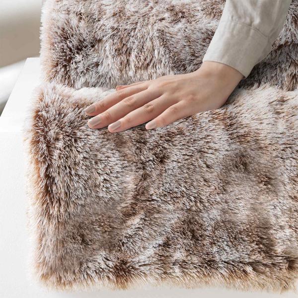 4-piece set Super-soft snuggle blankets 180 x 220 cm & 125 x 150 cm and 2 fluffy decorative cushions 45 x 45 cm in fur look, chocolate brown - For feel-good moments