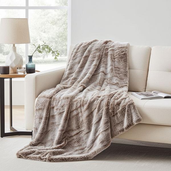 Ultra-soft cozy blanket in a luxurious faux-fur look, 125 x 150 cm, chocolate brown - ideal for cozy hours on the sofa or as a bedspread