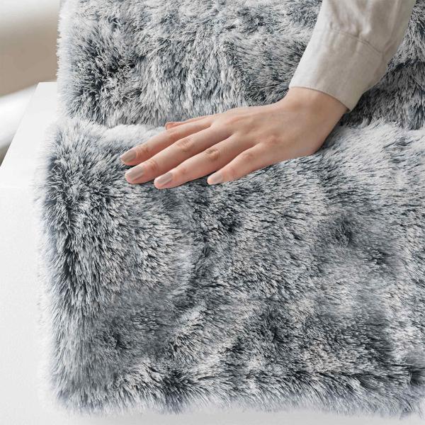 4-piece set super-soft cosy blankets 180 x 220 cm & 125 x 150 cm and 2 fluffy decorative cushions 45 x 45 cm in faux-fur look, grey – For feel-good moments