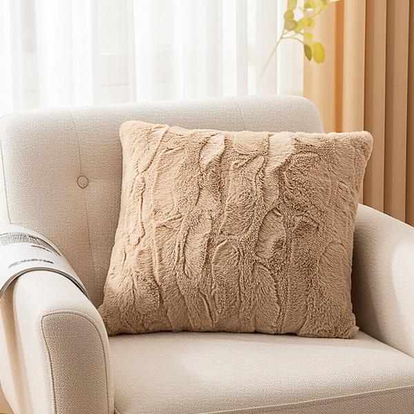 Coussin câlin duveteux 45x45 cm - Coussin décoratif d‘une douceur rêvée, fausse fourrure sable, housse amovible - Doux, chaud et facile d‘entretien