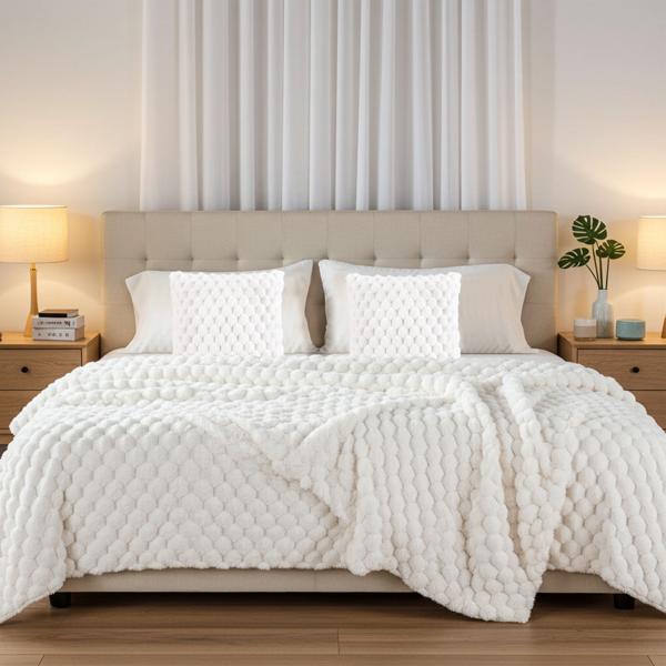 4-piece set of cozy sofa blankets 180 x 220 cm & 125 x 150 cm and 2 luxurious sofa cushions 45 x 45 cm in white - For feel-good moments