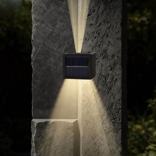 Lot de 4 appliques murales solaires LED pour extérieur : lampe de jardin blanc chaud/blanc froid avec batterie et capteur, IP44 étanche, projecteur décoratif pour clôture et mur