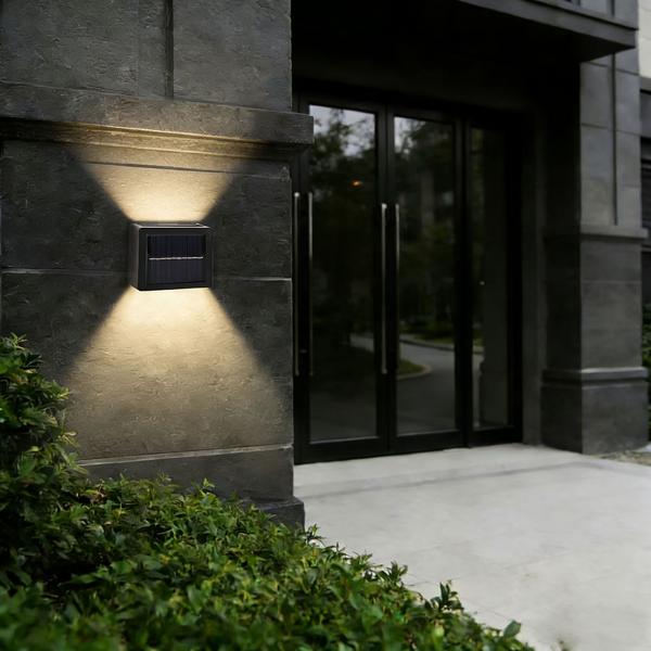 Lot de 4 appliques murales solaires LED pour extérieur : lampe de jardin blanc chaud/blanc froid avec batterie et capteur, IP44 étanche, projecteur décoratif pour clôture et mur