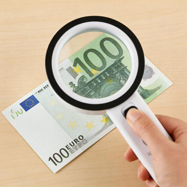 LED handheld magnifier with light, 5x magnification, 80 mm glass lens, 12 bright LEDs, ergonomic handle with switch, reading magnifier for seniors