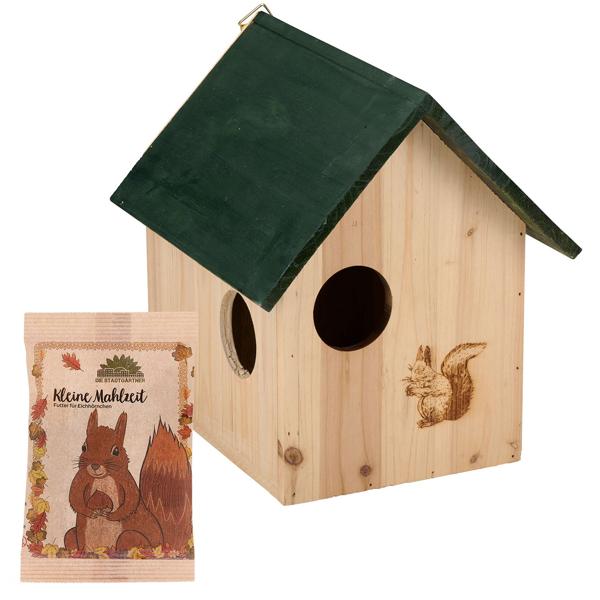 Set da 2 casette per scoiattoli in legno con 3 aperture di fuga e mangime per scoiattoli “Piccolo pasto“ – nocciole, noci, cinorrodi, uvetta, pinoli di cedro, 25 g