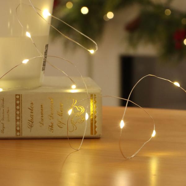 Guirlande micro LED 10 m avec 100 LED blanc chaud : à piles, avec télécommande, 8 modes d’éclairage et minuterie pour une décoration chaleureuse