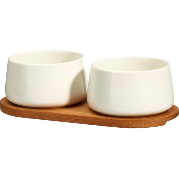 Elegant tapas bowl set with 2 white porcelain bowls of 200 ml each on a natural bamboo tray, perfect for serving snacks