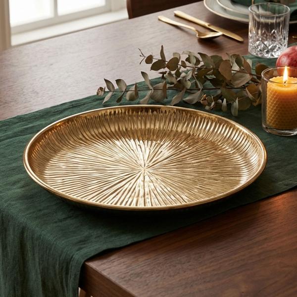 Elegant metal decorative plate, gold, 30 cm round – stylish charger plate & decorative bowl in iron for refined table decor and candles