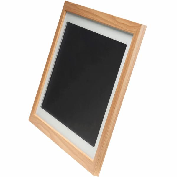 Élégant cadre photo numérique 21,5“ avec Wi‑Fi, écran tactile IPS Full HD, app Frameo, mémoire 32 Go et cadre en bois MDF, compatible VESA