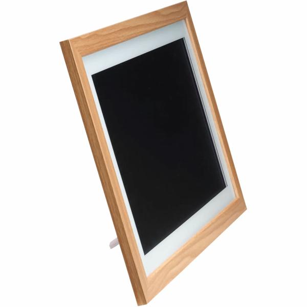 Élégant cadre photo numérique 21,5“ avec Wi‑Fi, écran tactile IPS Full HD, app Frameo, mémoire 32 Go et cadre en bois MDF, compatible VESA
