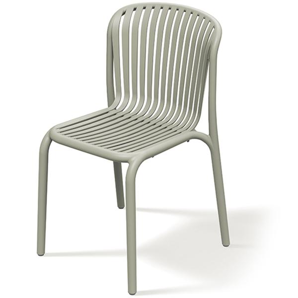 Ergonomisches Balkonset: 2 Gartenstühle stapelbar & ein moderner Beistelltisch, Beige – aus robustem Kunststoff, wetterfest, stilvoll & stabil 