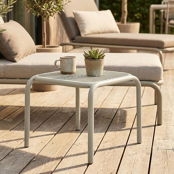Stabiler Beistelltisch, Beige – Kompakter Gartentisch aus Kunststoff für Balkon, Terrasse & Heim – Leichter Kaffeetisch für Outdoor & Indoor