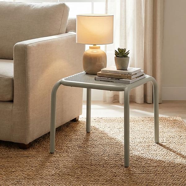 Stabiler Beistelltisch, Beige – Kompakter Gartentisch aus Kunststoff für Balkon, Terrasse & Heim – Leichter Kaffeetisch für Outdoor & Indoor