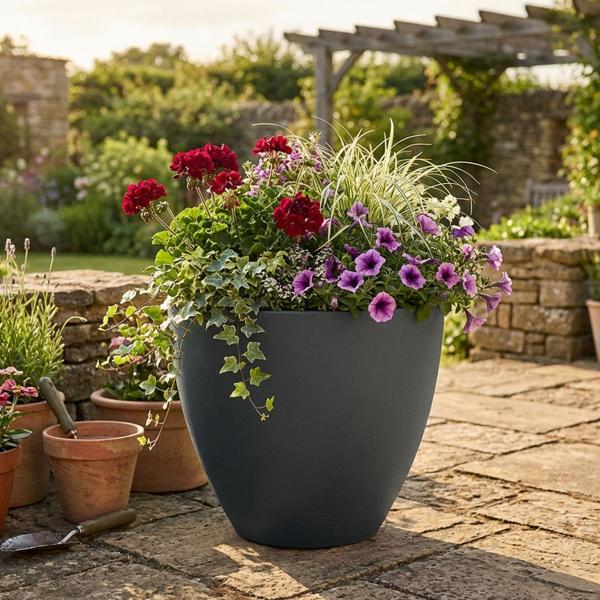 Blumentopf Rund 58cm, Graphit – Grosses Pflanzgefäss für Aussen und Innen – Moderne Optik & Edles Design für Garten und Terrasse