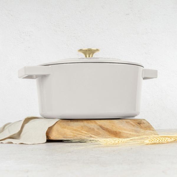 Cast iron casserole Ø24 cm 4.35 L, cream: Elegant casserole dish, induction-compatible & oven-safe – roaster for braising, baking & serving