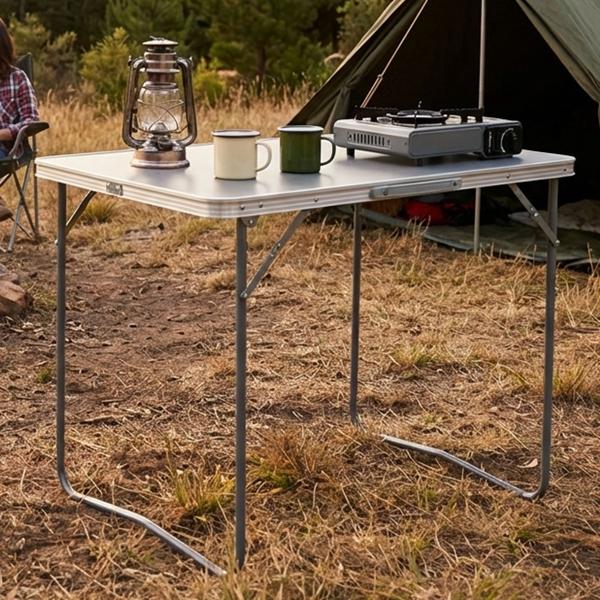 Tavolo da campeggio pieghevole (80 x 60 x 69 cm) in grigio – tavolo resistente alle intemperie con robusto bordo in alluminio, telaio in metallo stabile e pratica maniglia di trasporto, capacità di carico fino a 30 kg