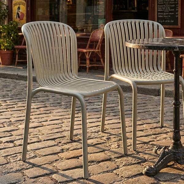 2er-Set Stapelbarer Gartenstuhl in Beige, moderner Kunststoffstuhl in Bauhaus-Optik - ergonomischer Terrassenstuhl, wetterfest und nachhaltig