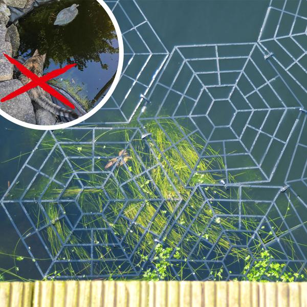 Reliable heron and cat protection for garden ponds: set of 20 floating hexagonal pond protection grids