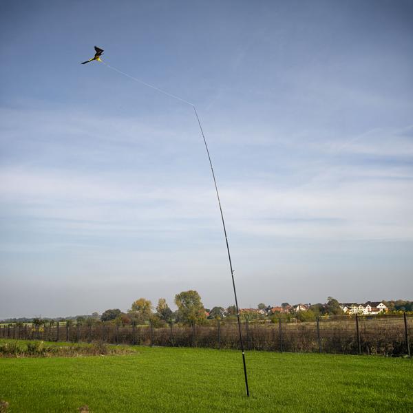 Set cerf-volant répulsif oiseaux : grand épouvantail volant avec mât télescopique robuste en fibre de verre de 9 m pour jardins, champs et étangs à poissons