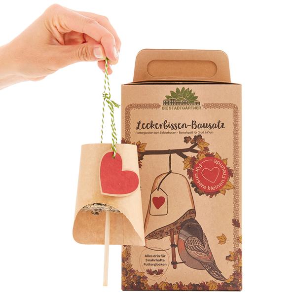 Leckerbissen Wildtierwelt kit – DIY set with 3 feeder bells for children – winter feeding stations for wild birds with coconut fat