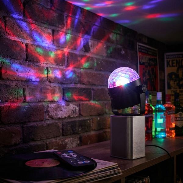 Projecteur de lumière disco avec capteur musical et télécommande, différents motifs lumineux colorés, éclairage de fête LED avec USB-A pour fête et chambre