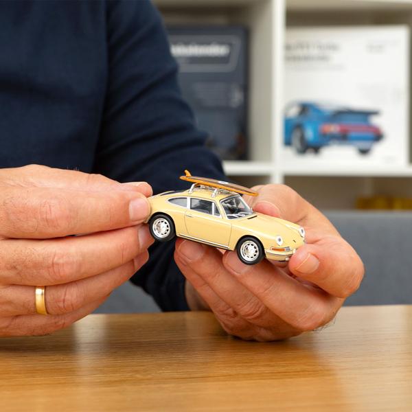 Calendrier de l’Avent Porsche 911 en kit voiture miniature 1:43 avec son : cadeau rétro de collection haut de gamme pour adultes et enfants dès 14 ans