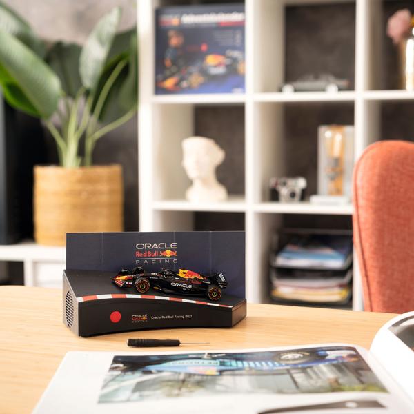 Oracle Red Bull Racing Adventskalender: Ideal für Motorsport-Fans, inkl. Begleitbuch - Rennauto-RB21-Modellbausatz 1:43 mit Soundmodul