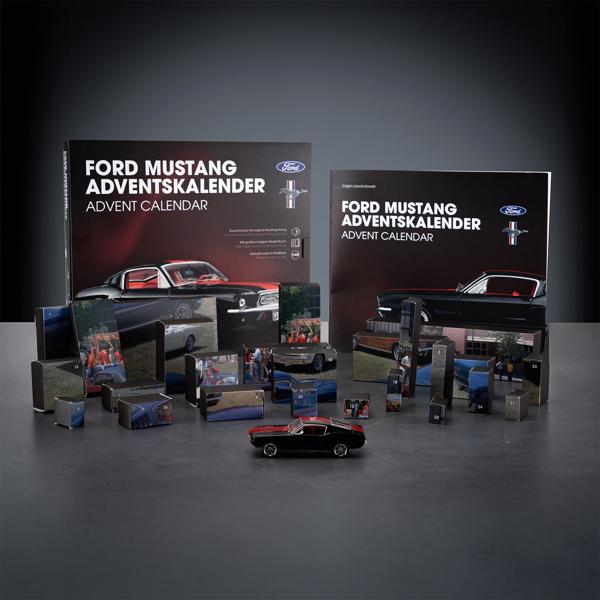 Ford Mustang Adventskalender – Fastback Modellauto 1:43 Bausatz in Schwarz mit V8 Soundbasis, Begleitbuch & Zubehör – Geschenk für Auto Fans