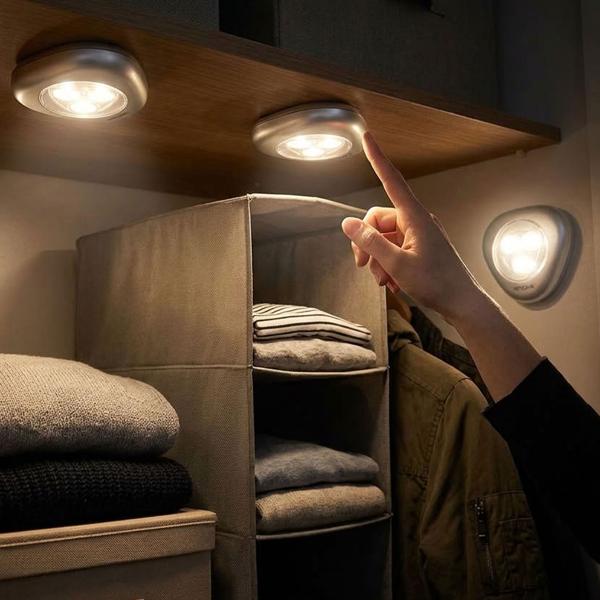 3er-Set LED Push-Lichter mit je 3 LEDs: Kompakte Touch-Lampen, batteriebetrieben inkl. 3x AAA - mit Klebestreifen und Halter, silber
