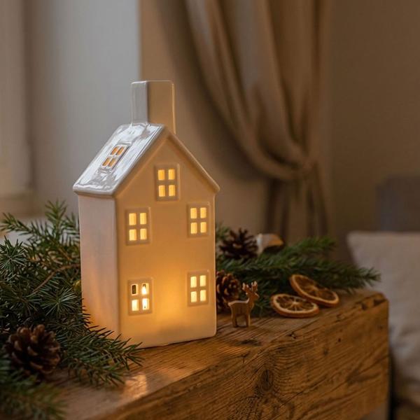 Casetta decorativa in ceramica per tealight: elegante lanterna bianco lucido come decorazione da tavola moderna e addobbo natalizio d’atmosfera