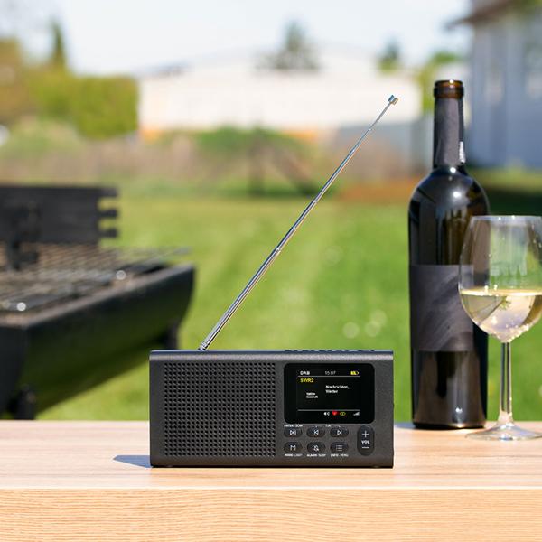 DAB+ Radio tragbar mit Bluetooth und Weckfunktion, Digitalradio DAB+ und UKW, Farbdisplay, 2 Weckzeiten, Netz- oder Batteriebetrieb, schwarz
