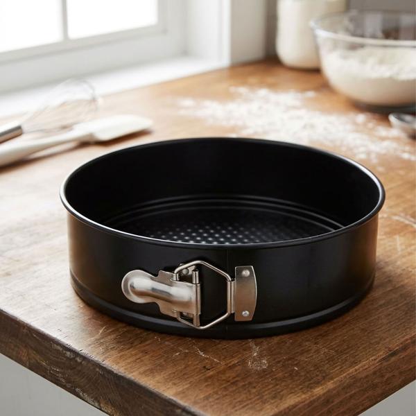 Moule à charnière 24 cm avec revêtement antiadhésif, moule rond en acier avec fond et fermeture à pince, Ø 24 x 7 cm, moule pour gâteaux et cheesecakes, noir