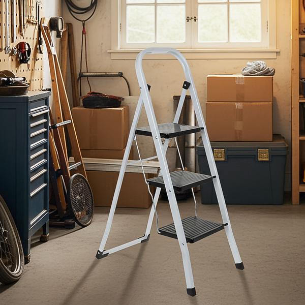 Foldable step ladder with three steps, up to 125 kg: stable kitchen ladder, space-saving for effortless work around the house
