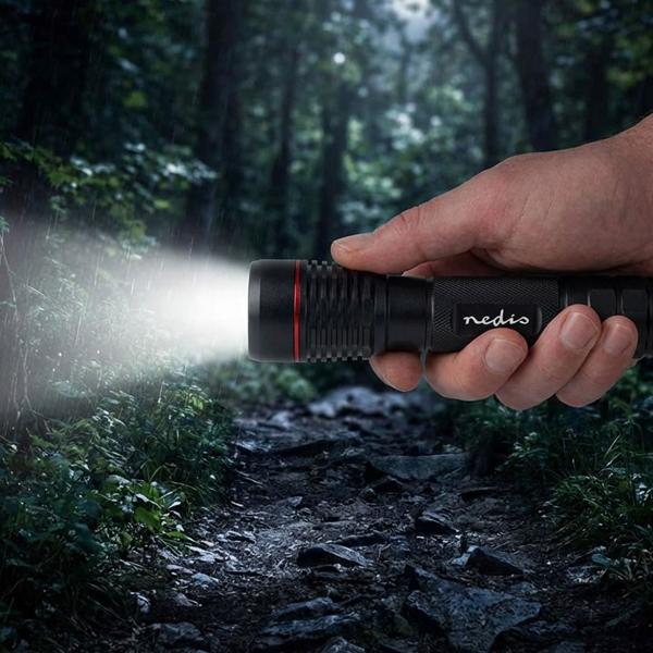 Lampe de poche LED robuste - Boîtier métallique IPX7 étanche - Portée 200m - 1000 lumens - Rechargeable USB-C - 3.7V - 10W