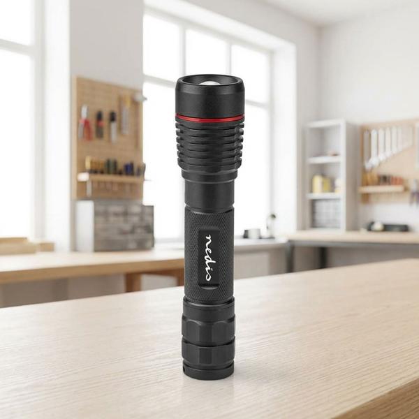 Lampe de poche LED robuste - Boîtier métallique IPX7 étanche - Portée 200m - 1000 lumens - Rechargeable USB-C - 3.7V - 10W